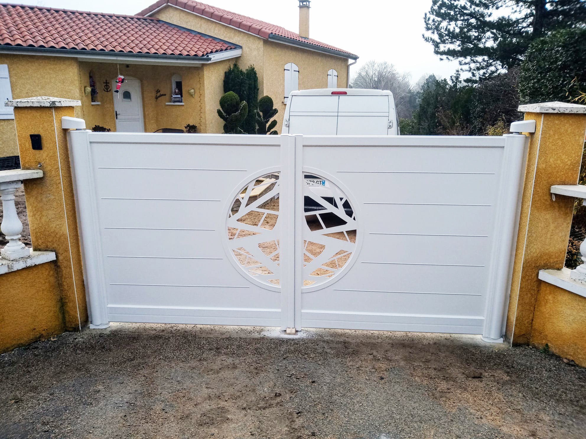 Portail aluminium motorisee somfy invisible cetal