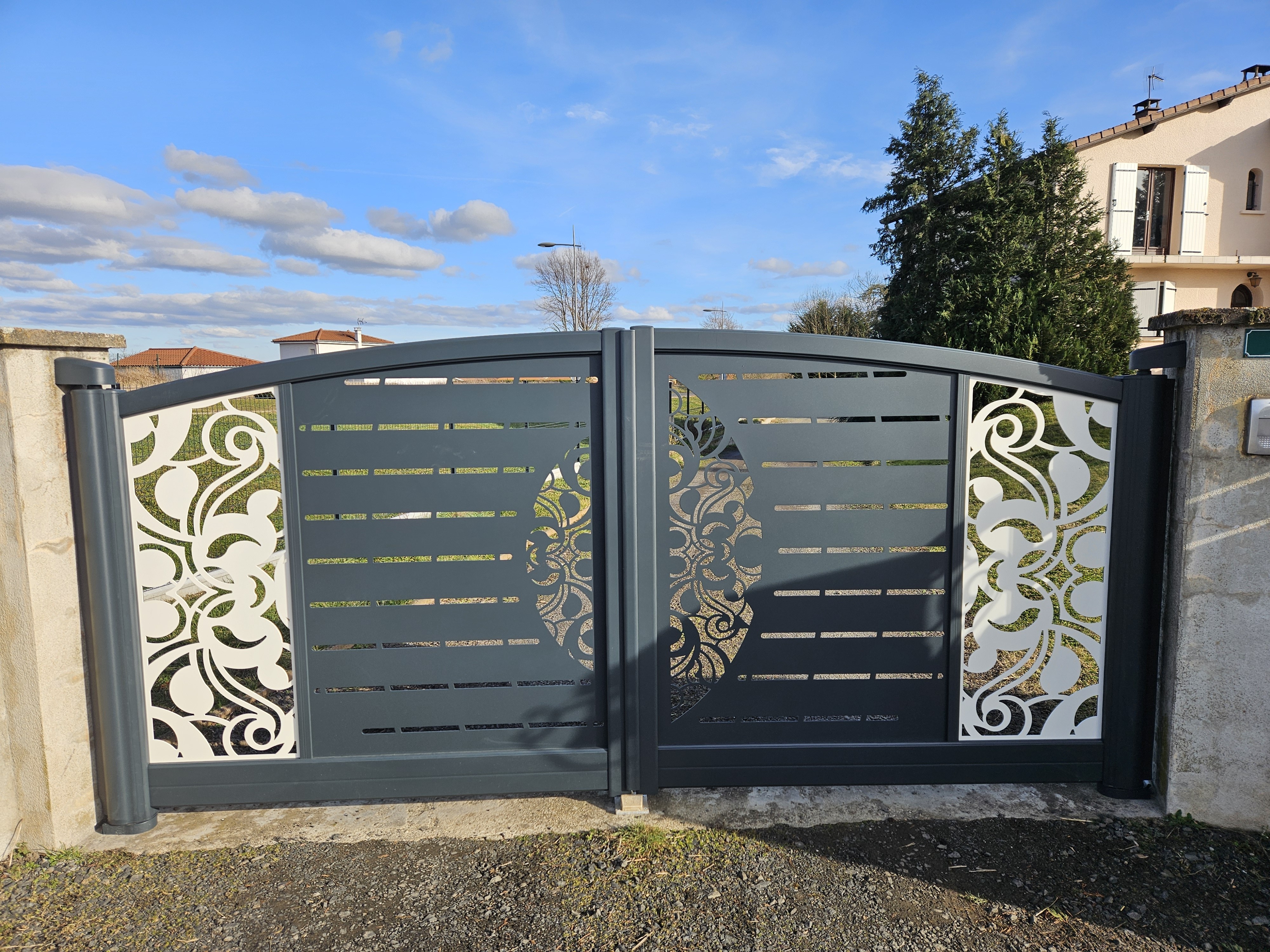 Portail battant sur mesure creation somfy cetal decoupe laser