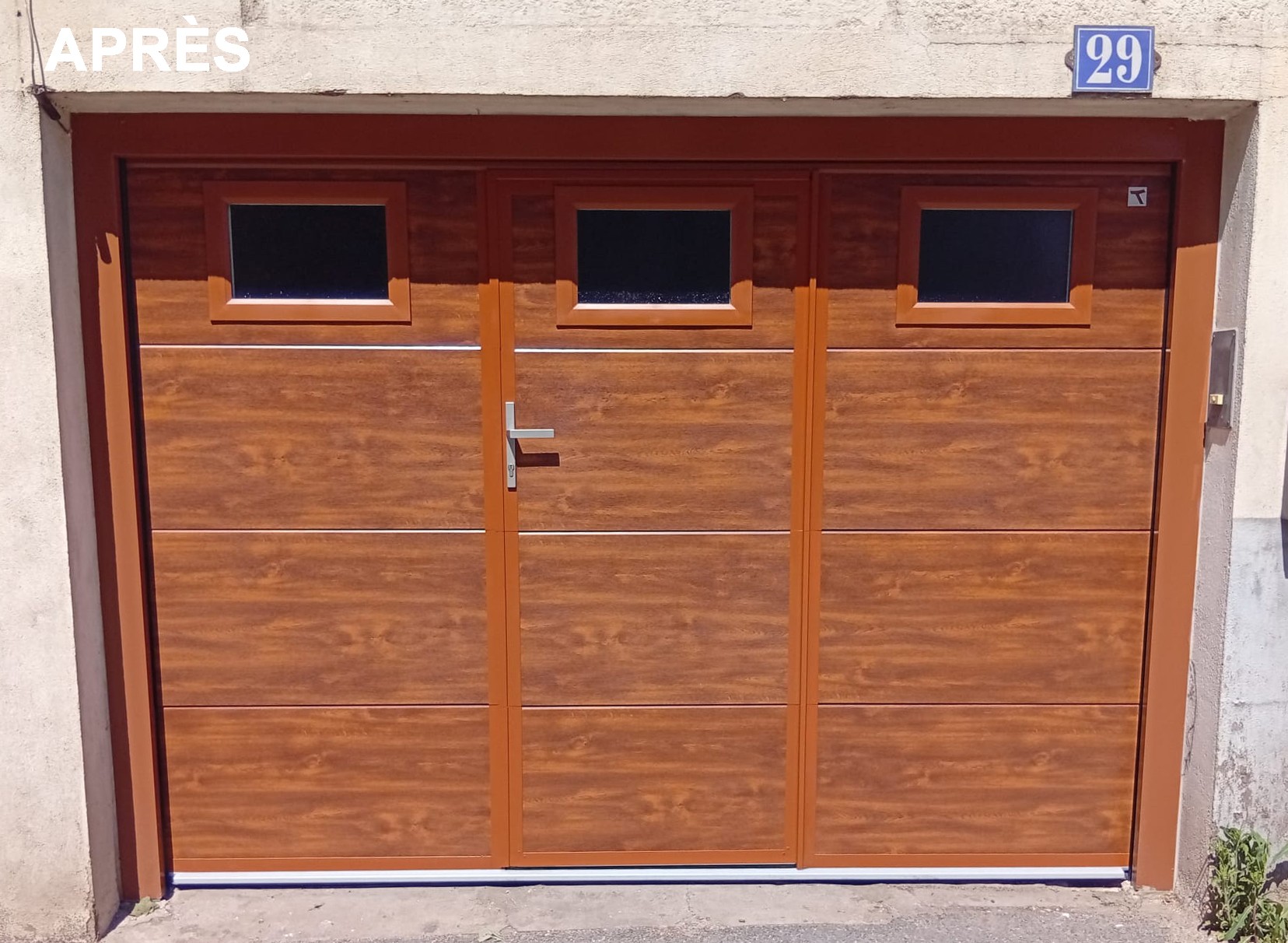 Porte sectionnelle portillon integree chene dore