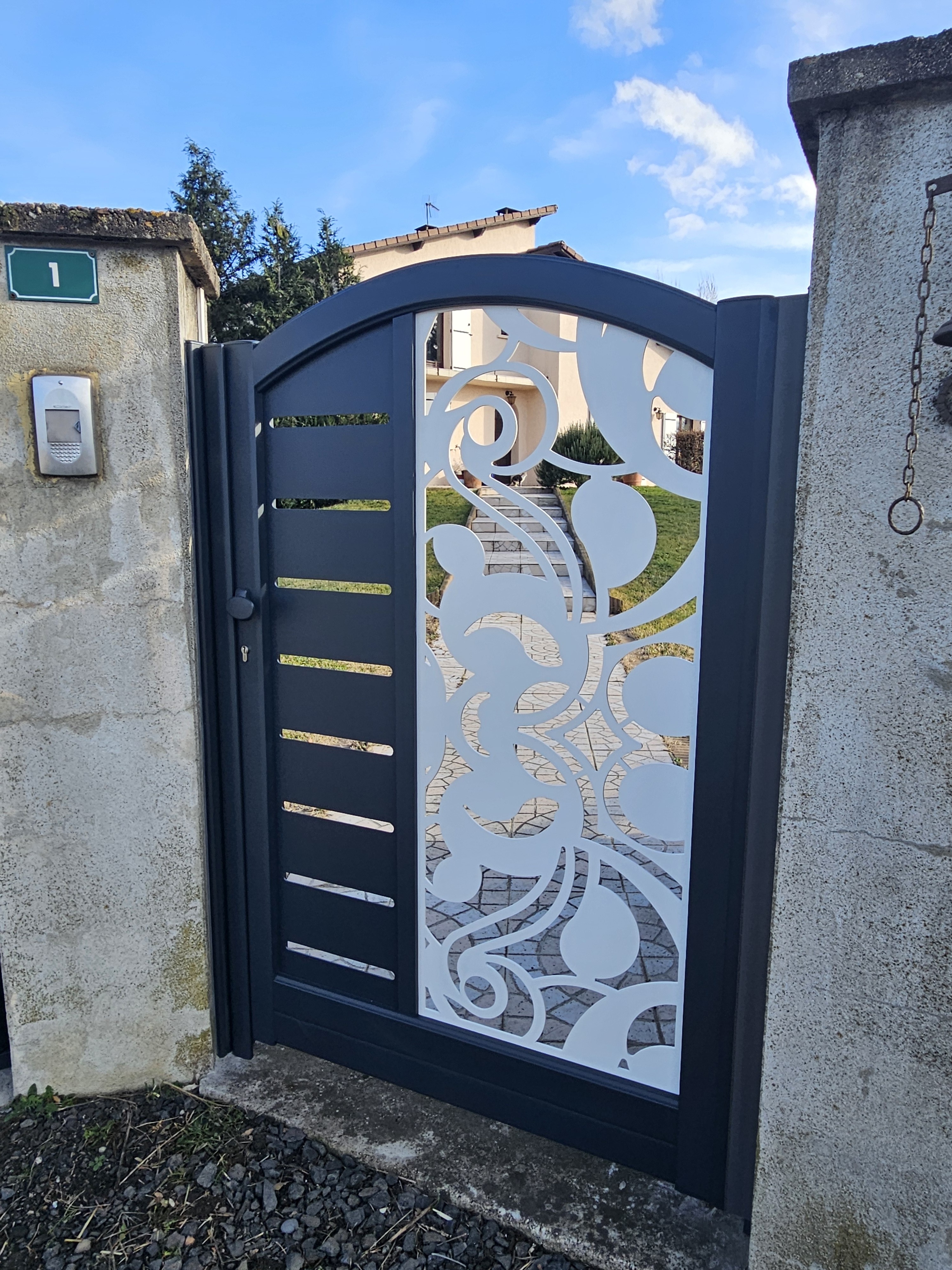 Portillon aluminium tole personnalise bicoloration